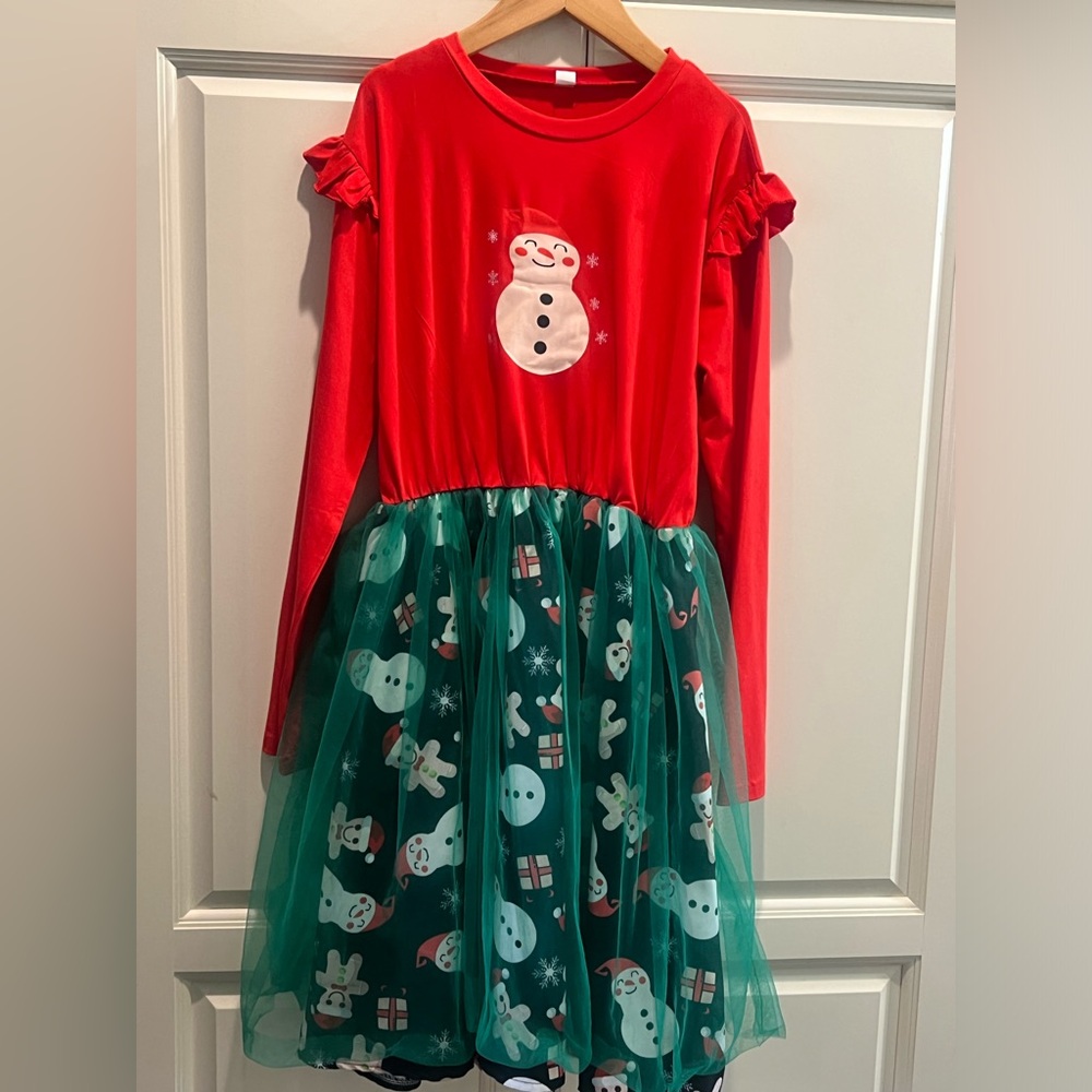 Snowman holiday dress with green tulle overlay. Size 8/10